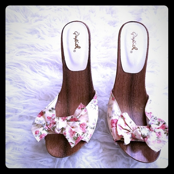 Floral bow heels - Picture 1 of 3